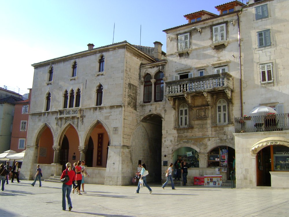 Hotel de Ville XVII.JPG